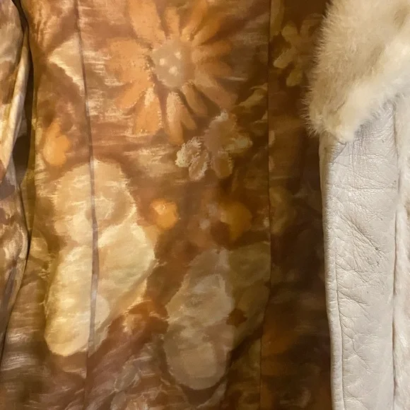 VINTAGE WHITE MINK AND LEATHER COAT - Picture 14 of 15